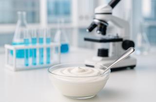 Врач Михалева: в большинстве детских йогуртов и соков содержится избыток сахара и добавок