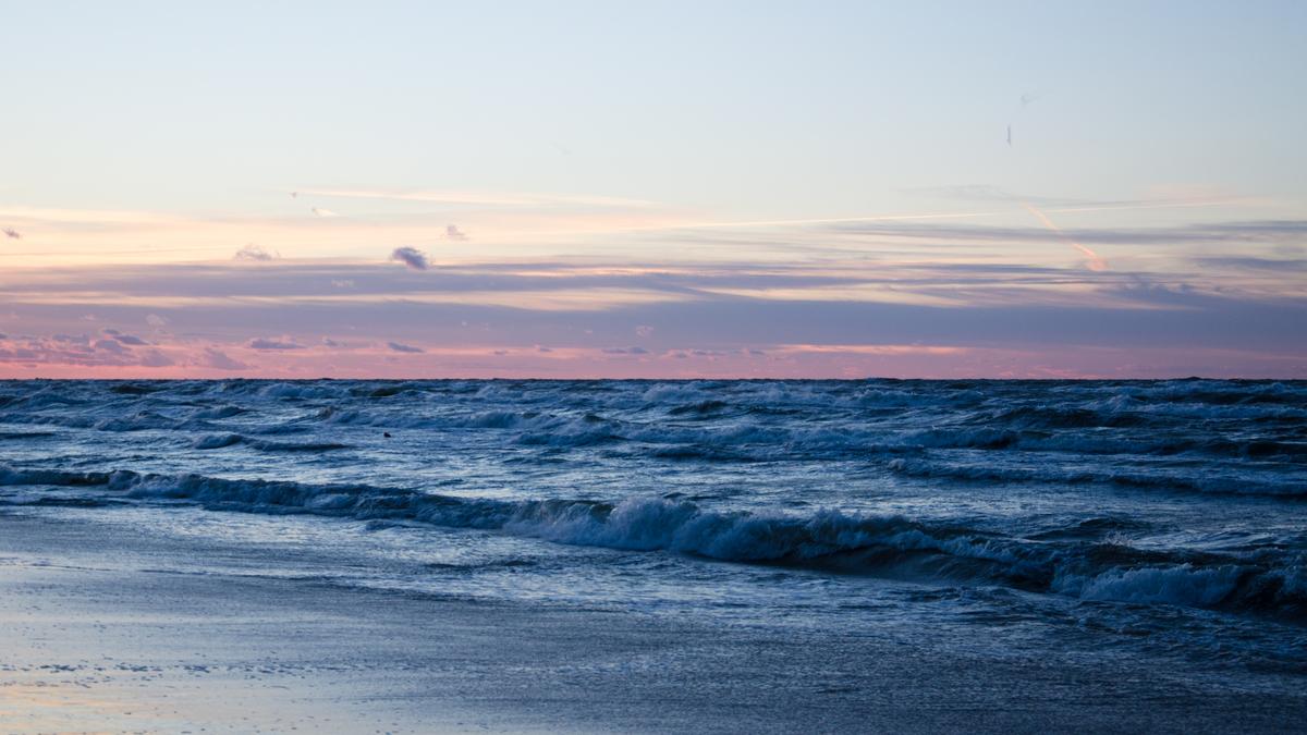 Вечерние сумерки на море