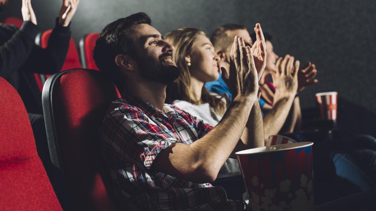 Люди в кинотеатре