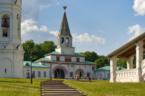 В Коломенском идёт масштабная реконструкция: завершена реставрация храма XVI века и открыта новая набережная