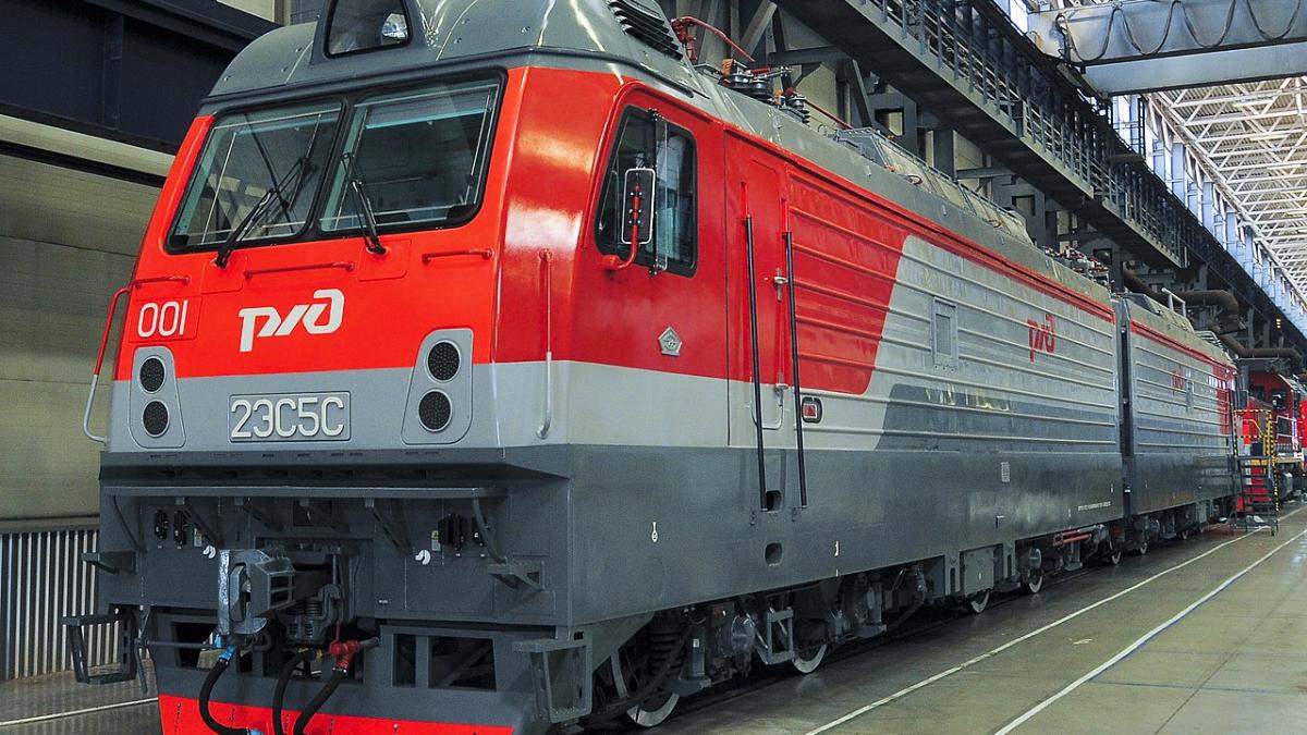 Электровоз 2ЭС5С-001 на Брянском машиностроительном заводе