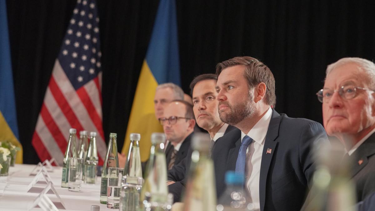 Госсекретарь Рубио принял участие в переговорах Вице-президента США с Президентом Украины Госсекретарь Рубио принял участие в переговорах Вице-президента США с Президентом Украины