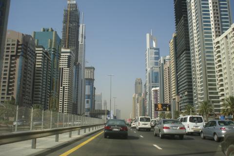 Врачи предупредили о рисках жары в Дубае зимой