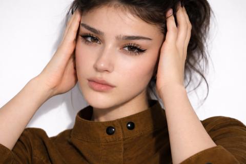 Весеннее солнце бьёт по самым слабым местам: привычные ритуалы красоты внезапно портят цвет лица