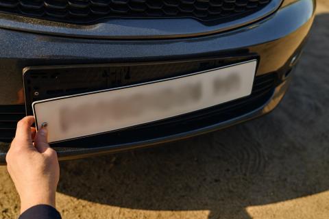 Верховный суд разрешил лишать прав за рамку для скрытия номера — Верховный суд РФ