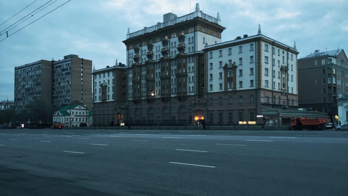 Посольство США в Москве, на Новинском бульваре Посольство США в Москве, на Новинском бульваре