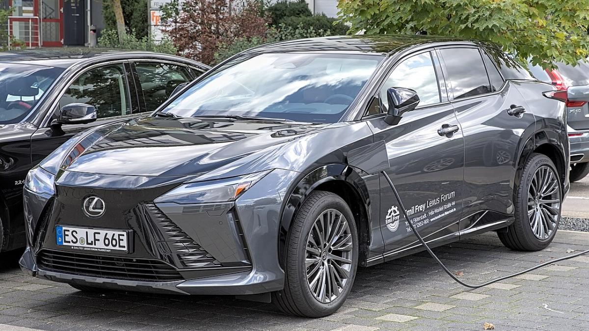 Lexus RZ 450e