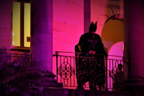 Супергерой в маске изменил поведение людей в транспорте — Nature Mental Health