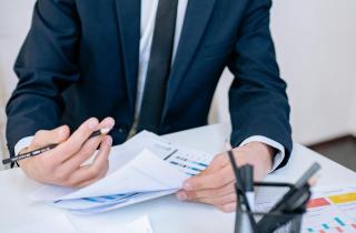 Щедрость выходит боком: лишний родственник в документах на ипотеку лишает семью господдержки