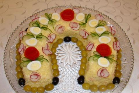 Подкова на столе: как этот новогодний салат превратит любой праздник в настоящий успех