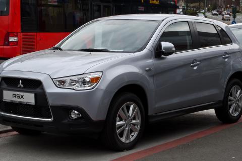 Арабский след в российском гараже: старый добрый японец возвращается на рынок в новом амплуа