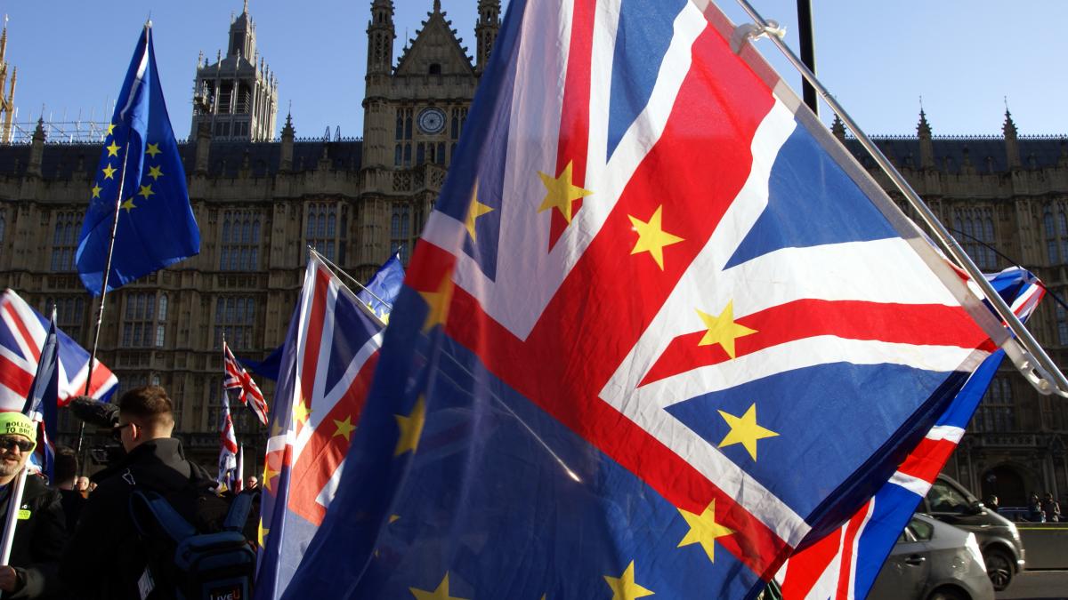 Флаг Брексит на демонстрации в Лондоне Флаг Брексит на демонстрации в Лондоне