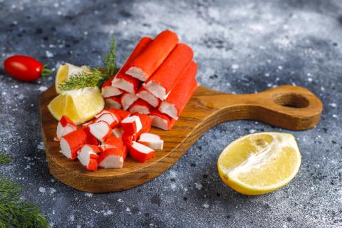 Рецепт салата из крабовых палочек с сыром и чесноком
