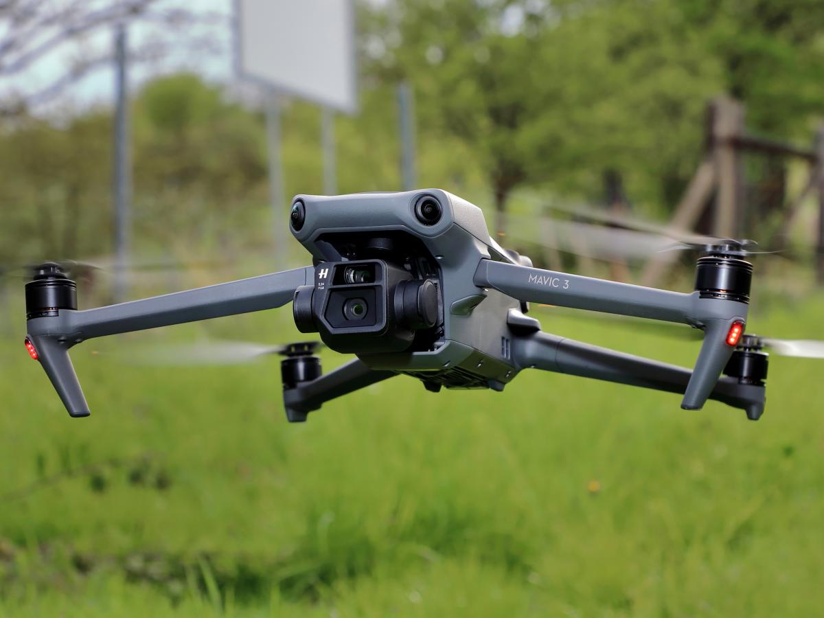 DJI-Drone Mavic 3 в полете