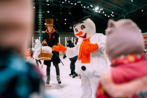 Новогодний городок в Владивостоке приостановит работу 10 января из-за погоды — мэрия