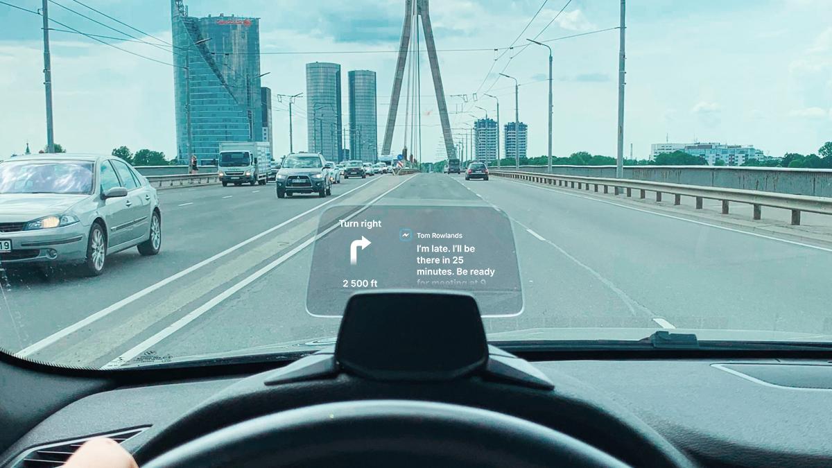 HUDWAY Drive на приборной панели BMW HUDWAY Drive на приборной панели BMW