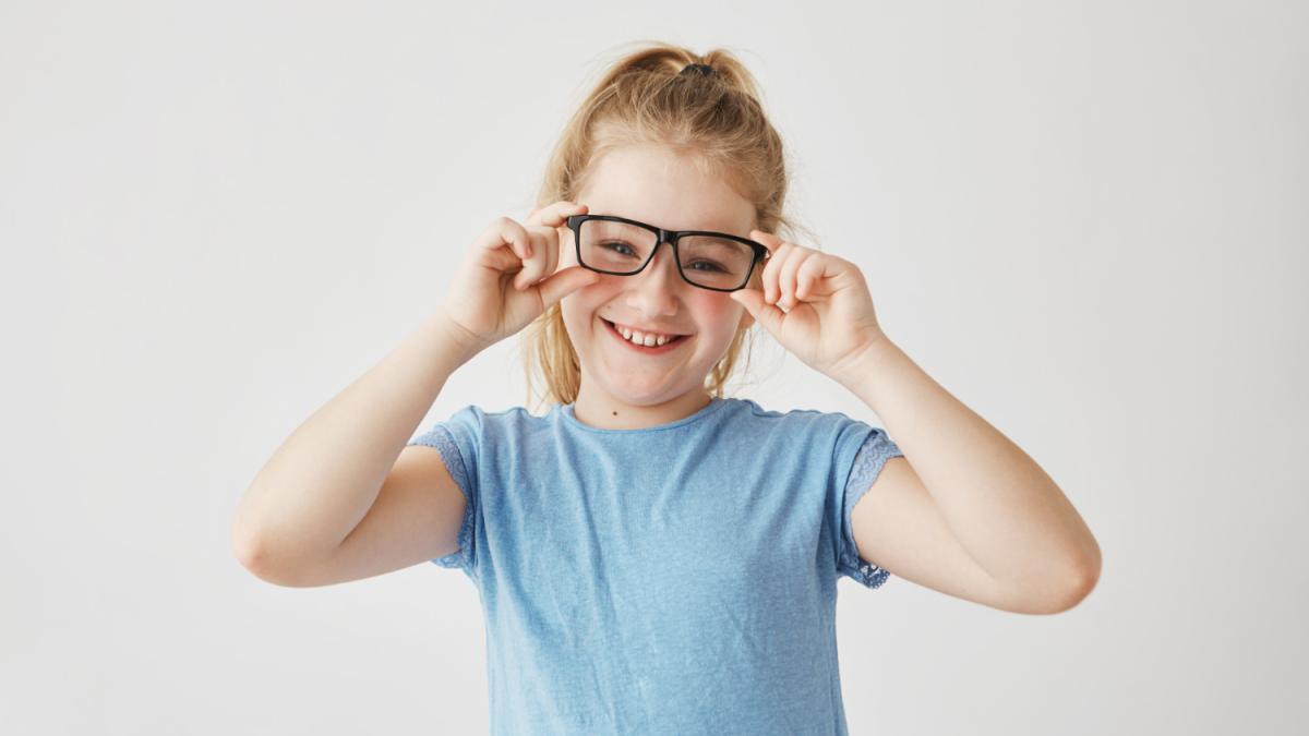 Ребёнок в очках