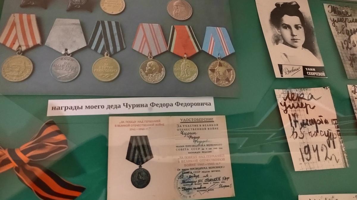 Экспонаты выставки И грянул салют над Невою! в Центральном доме Российской армии им. Фрунзе