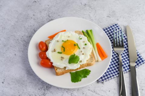 Кулинары Simply Recipes показали новый способ приготовления яичницы