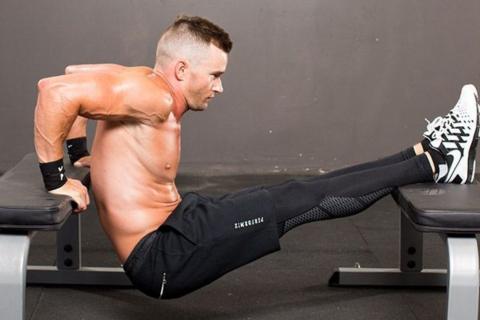 Узнал секрет идеальных трицепсов: отжимания, которые изменят твоё тело