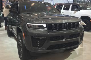 Jeep обновляет решётку и оптику Grand Cherokee: одна деталь сразу выдаёт рестайлинг