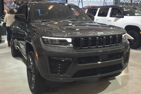 Jeep обновляет решётку и оптику Grand Cherokee: одна деталь сразу выдаёт рестайлинг