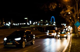 Едут навстречу — и будто сварка в лицо: как современные фары превратились в ослепляющий свет