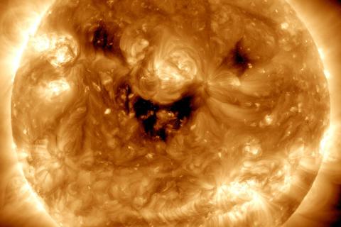 Телескоп Иноуэ помог обнаружить крутильные волны Альвена в короне Солнца