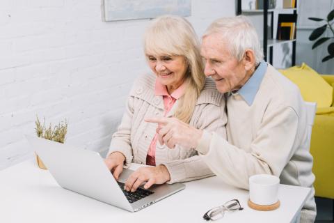 В ХМАО число пользователей ИИ старше 55 лет выросло почти в 8 раз за год