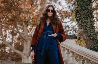 Коричневая палитра создаёт эффект тихой роскоши в зимнем гардеробе — стилисты