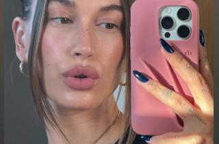 Тёмно-синий лак выглядит мягче чёрного и сохраняет строгость