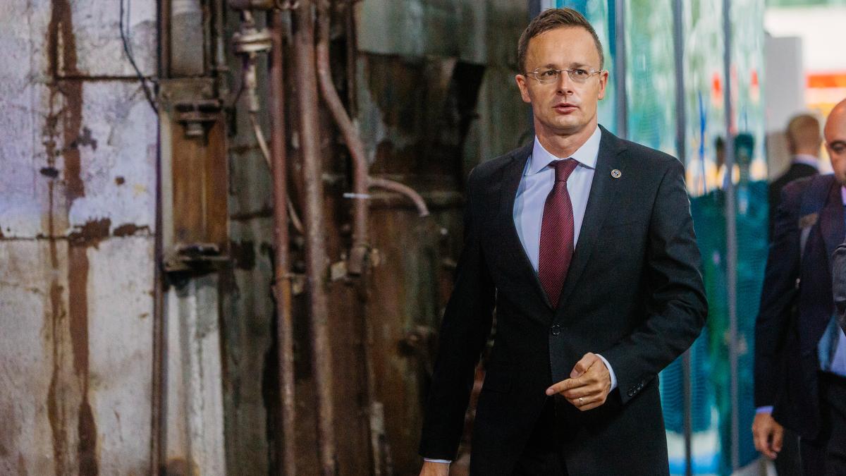 Informal meeting of ministers for foreign affairs (Gymnich). Arrivals Péter Szijjártó (36701529510) Informal meeting of ministers for foreign affairs (Gymnich). Arrivals Péter Szijjártó (36701529510)