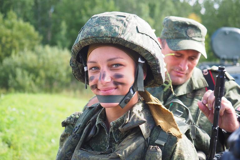Военная девушка