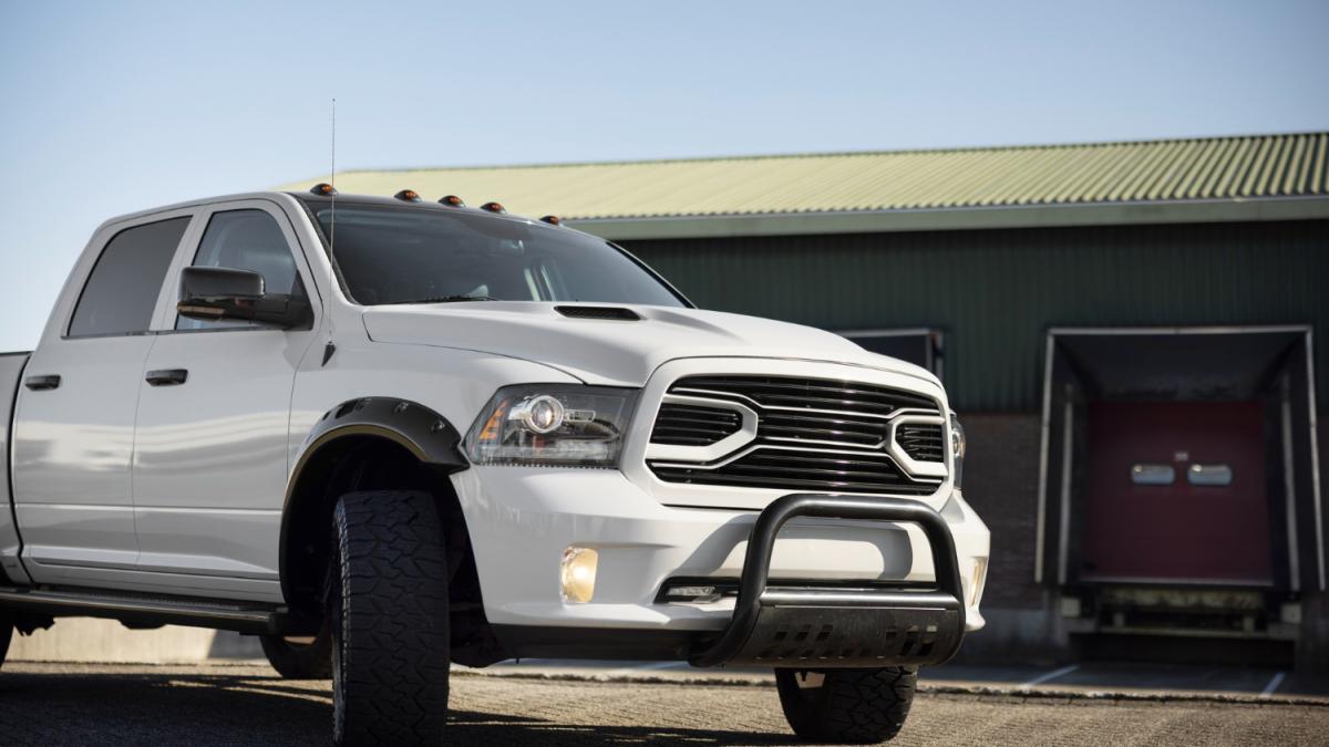 Автомобиль на открытом воздухе