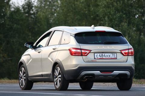 Продажи Lada Vesta за 10 лет достигли 900 тысяч машин — данные Автостата