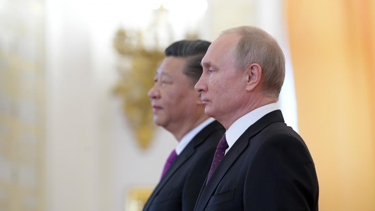 Президент России Владимир Путин с Председателем Китайской Народной Республики Си Цзиньпином Президент России Владимир Путин с Председателем Китайской Народной Республики Си Цзиньпином