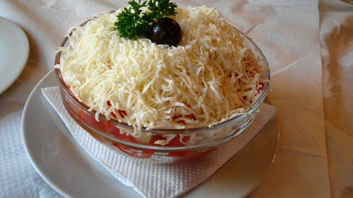 Салат с сыром и болгарским перцем Салат с сыром и болгарским перцем