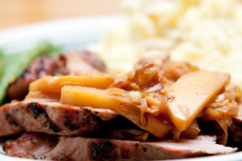 Свинина в рукаве сохраняет сочность лучше, чем запекание на противне — кулинары