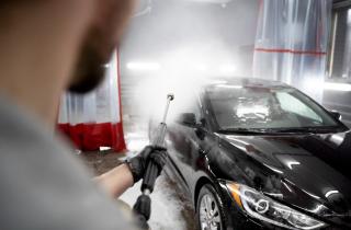 Зимняя мойка становится ловушкой: чистый кузов сегодня оборачивается поломками завтра