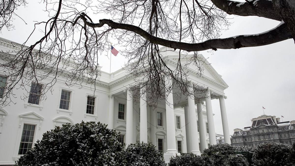 Winter Weather at the White House (39986821423)
