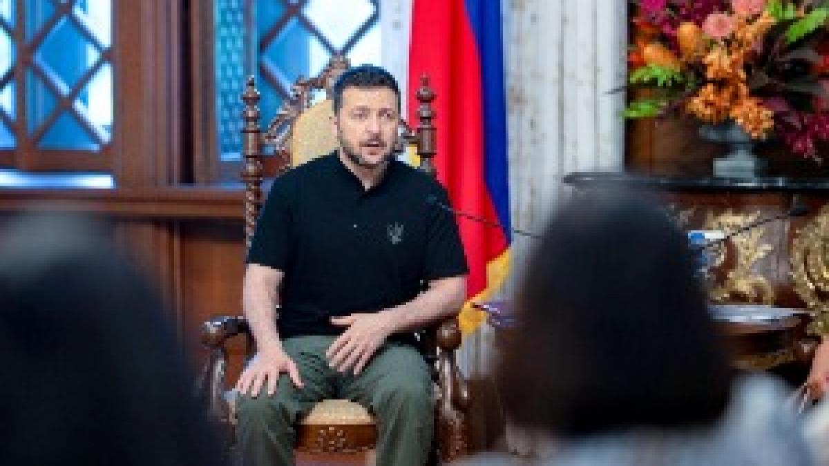 Volodymyr Zelenskyy in Manila, Philippines Volodymyr Zelenskyy in Manila, Philippines