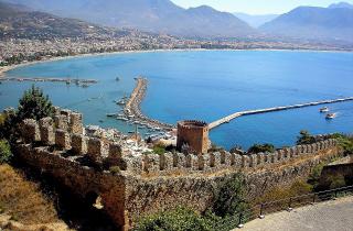 Местная жительница напала на российскую туристку в Аланье — Shot