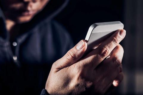 Житель Ноябрьска оформил кредиты и перевёл 522 тысячи рублей аферистам с 