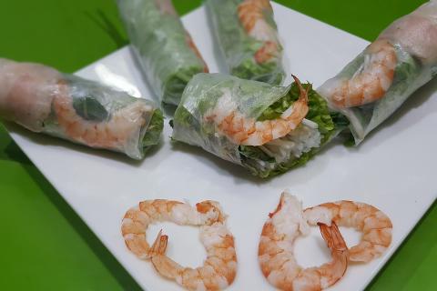 Веганские спринг-роллы с овощами и чили-чесночным соусом: пошаговый рецепт