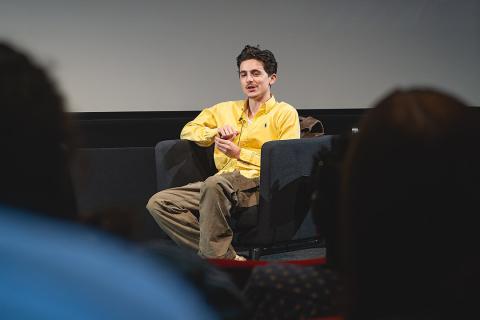 В сети возникла теория, что за маской рэпера EsDeeKid скрывается Тимоте Шаламе — TikTok