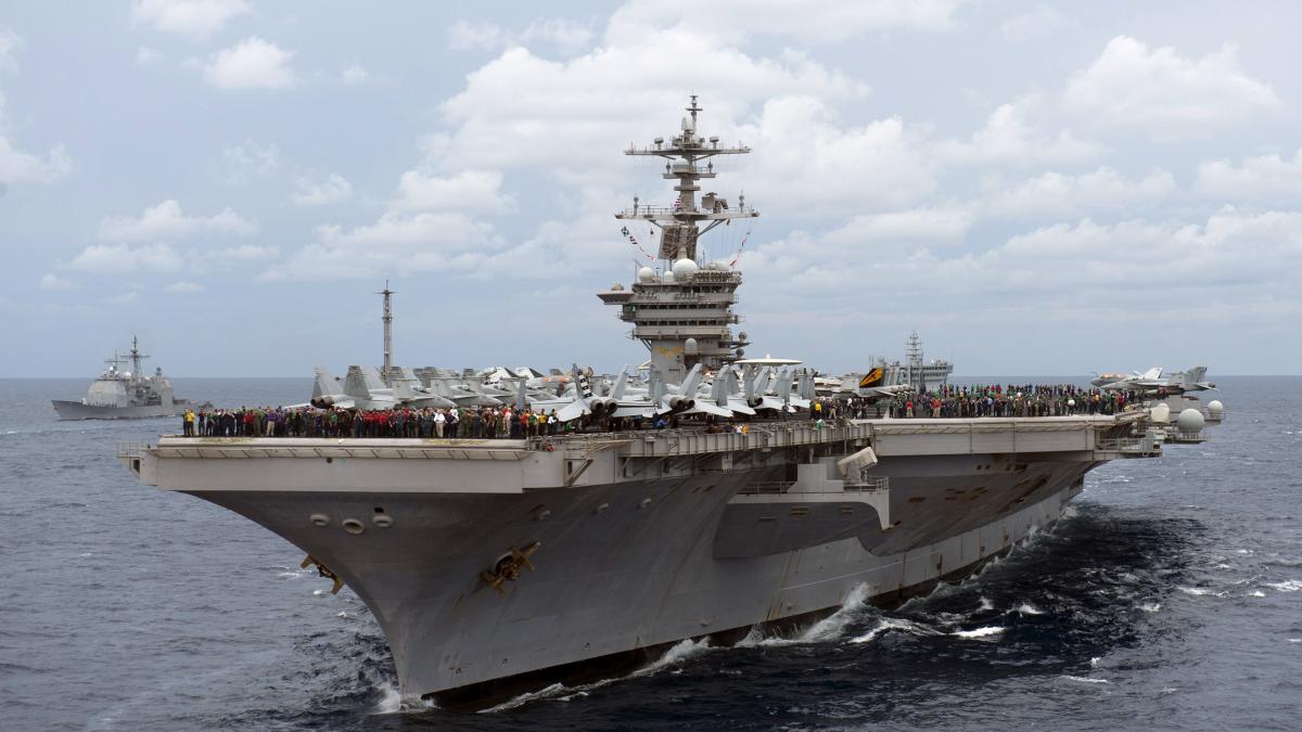 Авианосец США Carl Vinson