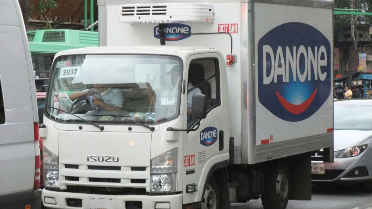 Фургон компании Danone