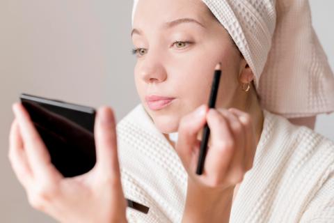 CoverGirl выпустила универсальный карандаш для глаз Perfect Blend — визажисты