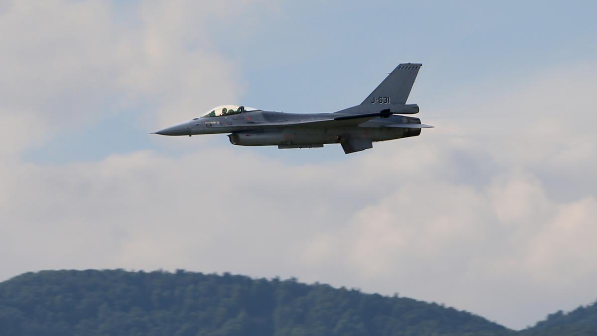 Истребитель F-16