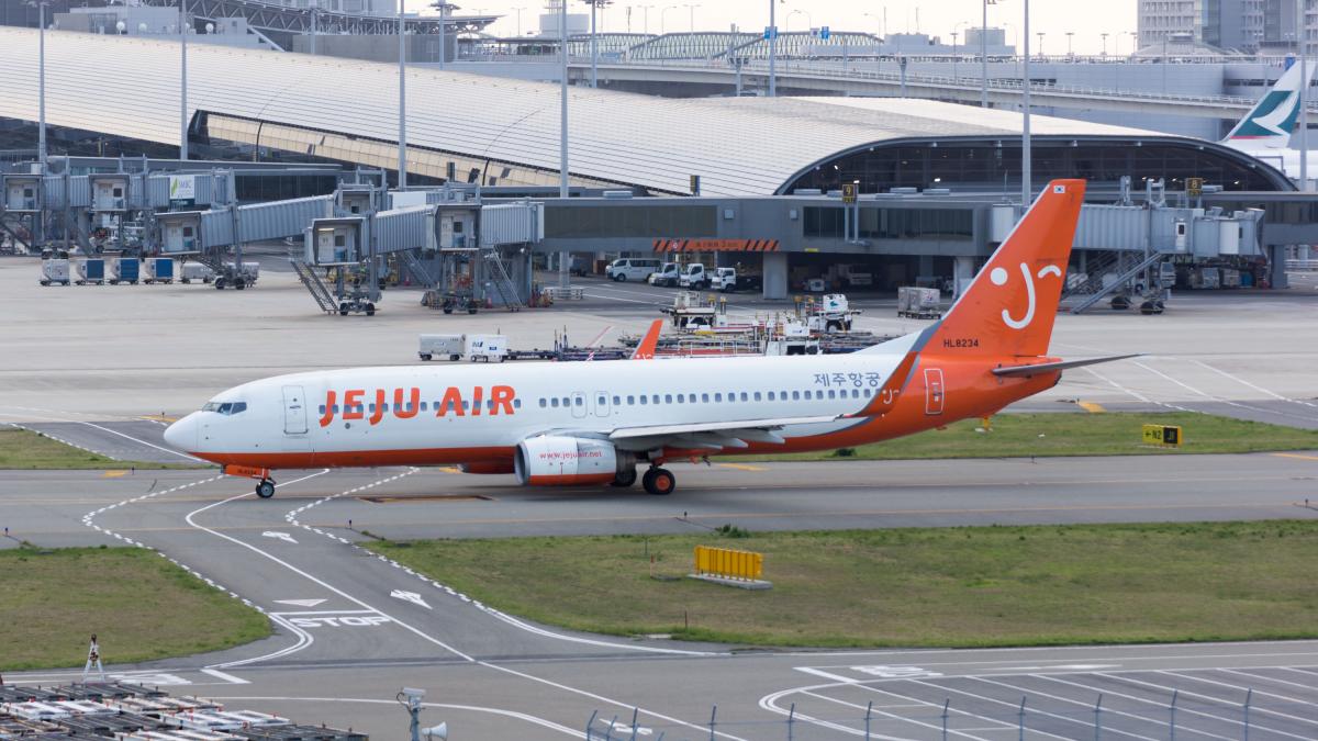 Jeju Air, 7C1383, Boeing 737-86Q, HL8234, Departed to Seoul, Kansai Airport (17171465156) Jeju Air, 7C1383, Boeing 737-86Q, HL8234, Departed to Seoul, Kansai Airport (17171465156)